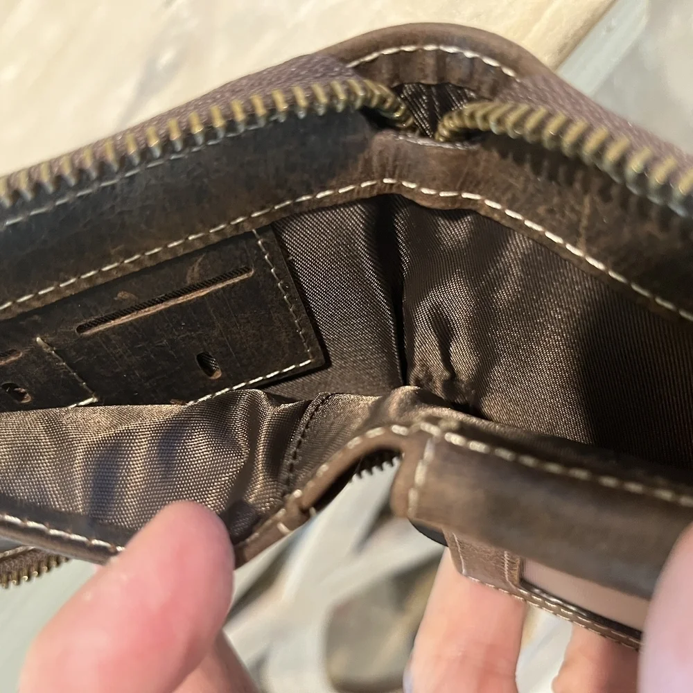 Fine‎ Brown Leather RFID Zip Around Men's Wallet. NWOT